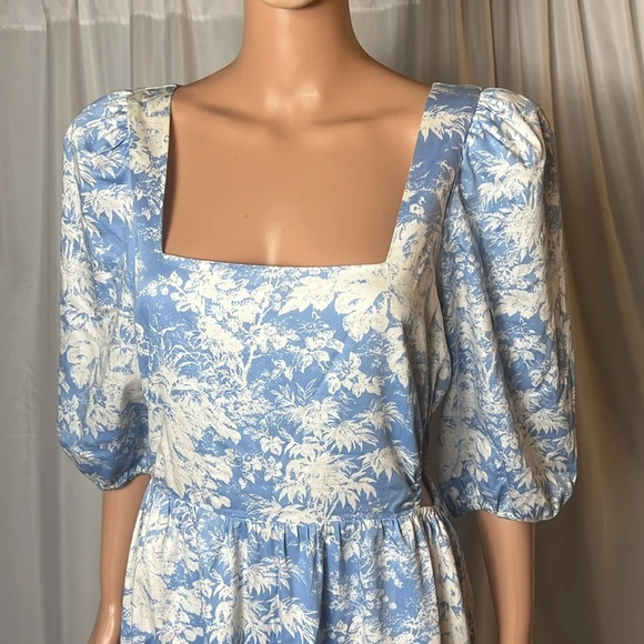 Wayf Light Blue and White Floral Midi Dress - Picture 4 of 13
